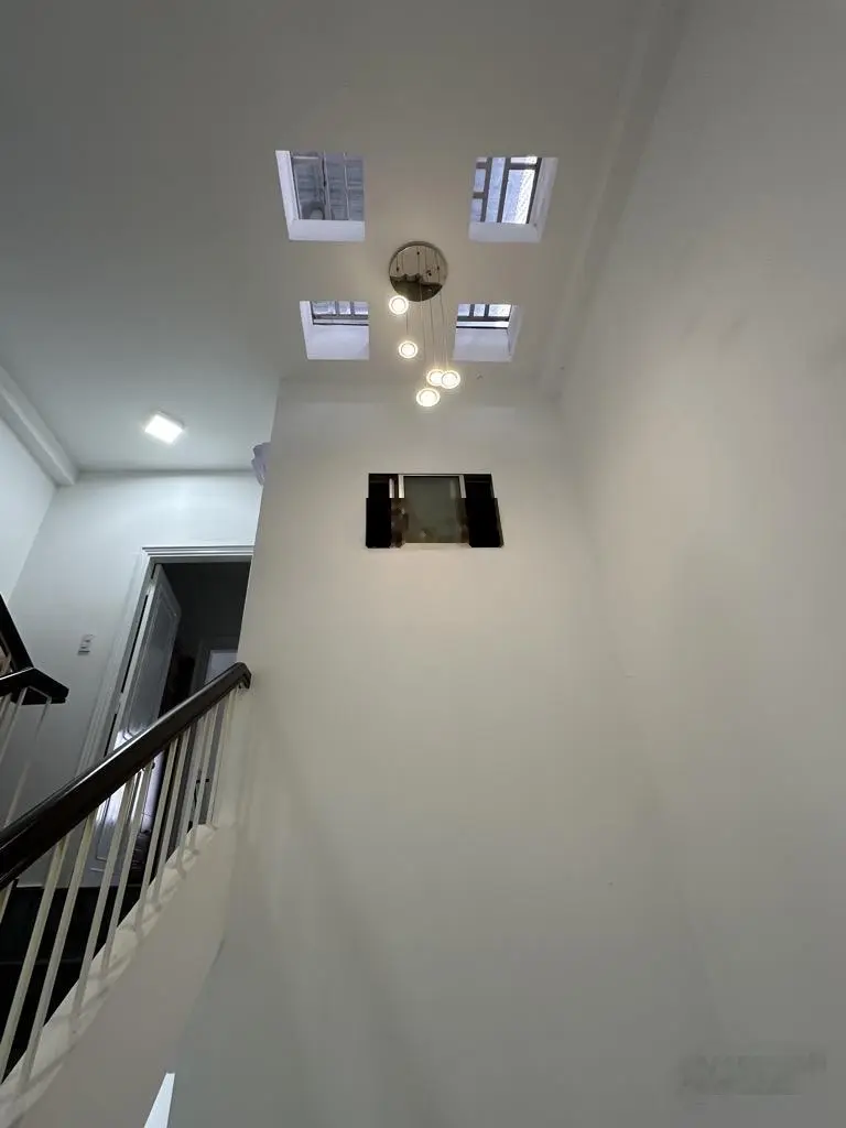 Nhà đẹp 4 tầng - 2 MT hẻm ô tô Nguyễn Hồng Đào - Công viên sau nhà