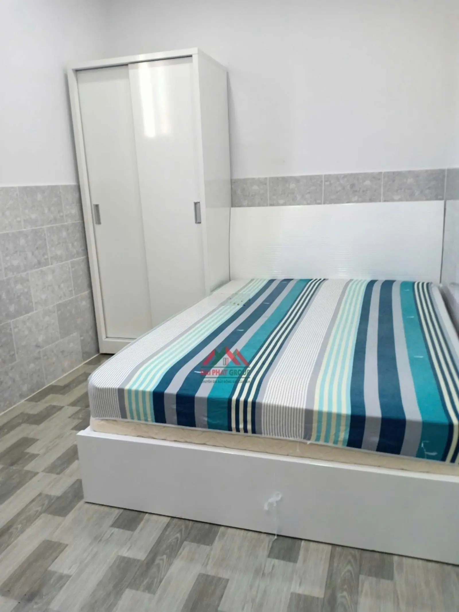 Siêu hiếm bán CHDV mặt tiền Lý Phục Man 31 CHDV 5 tầng HDT 75tr công nhận 137,9m2, giá 28 tỷ