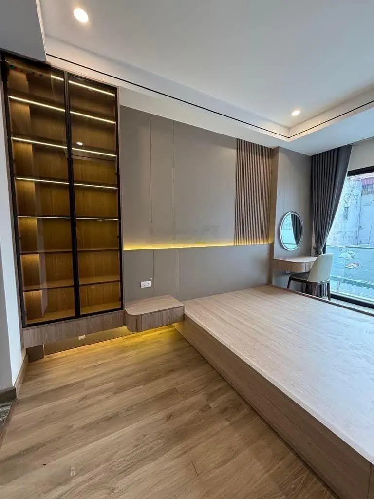 GIẢM SỐC 300 TRIỆU Nhà mới phố Tư Đình, Long Biên 33m2 Ô tô đỗ cổng giá chỉ còn 5.48 tỷ