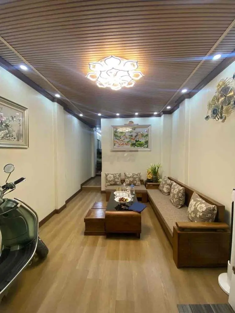 Cần bán gấp! Nhà đẹp ở luôn phố Quan Nhân, ngõ rộng, gần ô tô tránh.