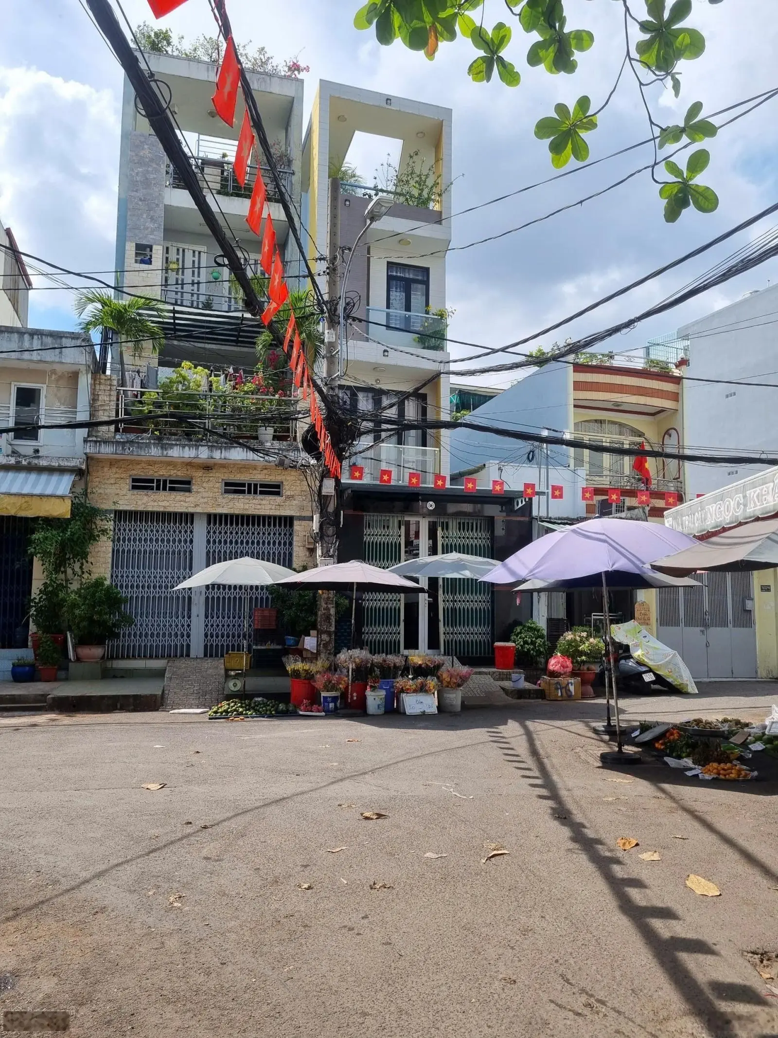 Nhà mặt tiền KD - ngay chợ Phú Lâm, Bà Hom, Quận 6, 4 x 18 m, 1 trệt 2 lầu BTCT, sổ hồng riêng