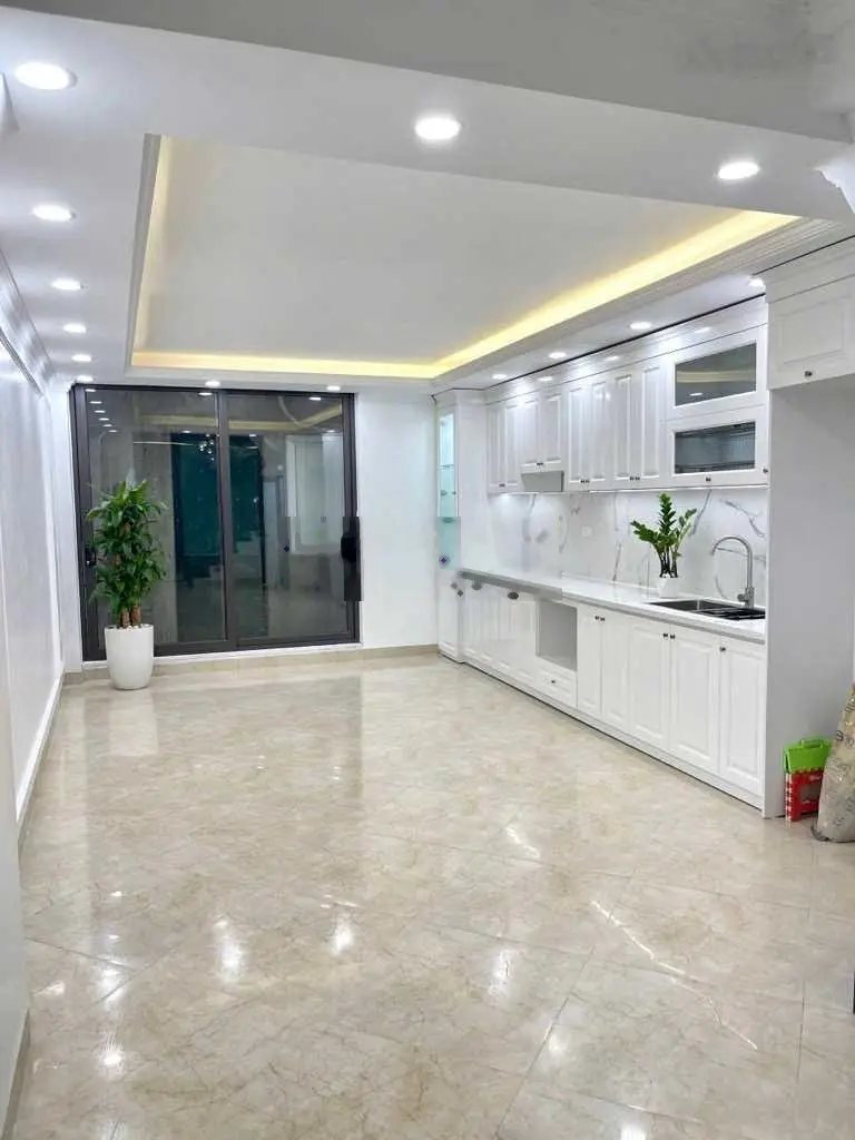 Cực hiếm: Trung tâm. Thanh Trì, kinh doanh, gara, nhà 5 tầng, diện tích rộng 54m2, mặt tiền 5m
