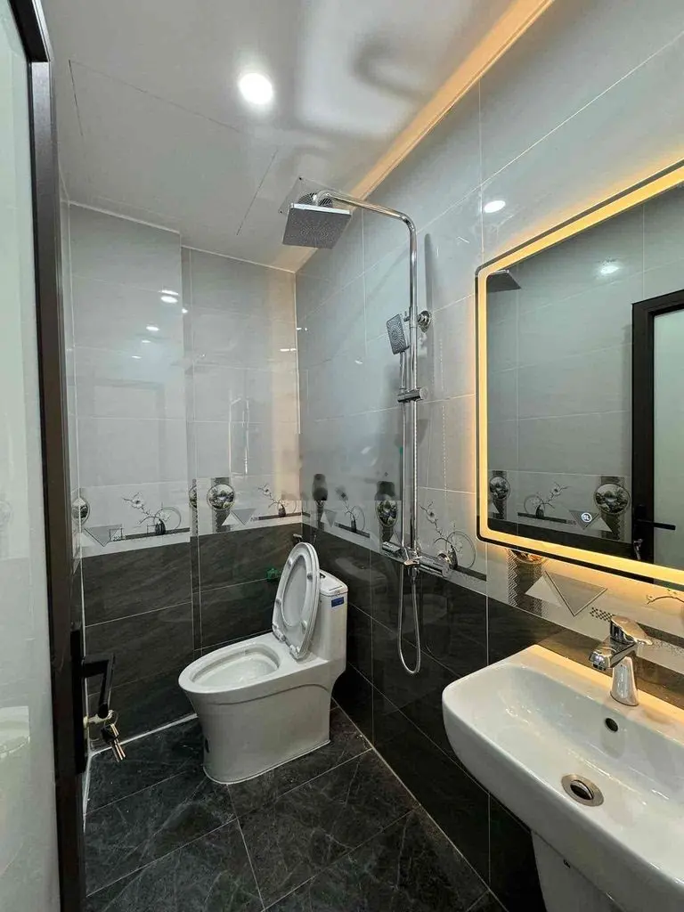 Bán Gấp!!! Nhà Nguyễn Văn Huyên 36m2*5 Tầng Sang Xịn Mịn.