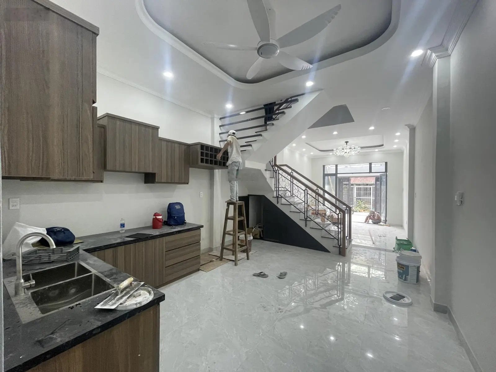 Nhà hiện đại đối diện Giga Mall - Đường thông, ô tô vào tận nhà, nội thất đầy đủ. đầy đủ công năng