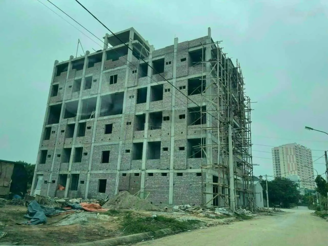 Cần bán gấp lô đất gần trục chính thôn 3 Tân Xã rộng 12m đang trải nhựa, DT 68m2 MT 6m. Giá 1.85tỷ