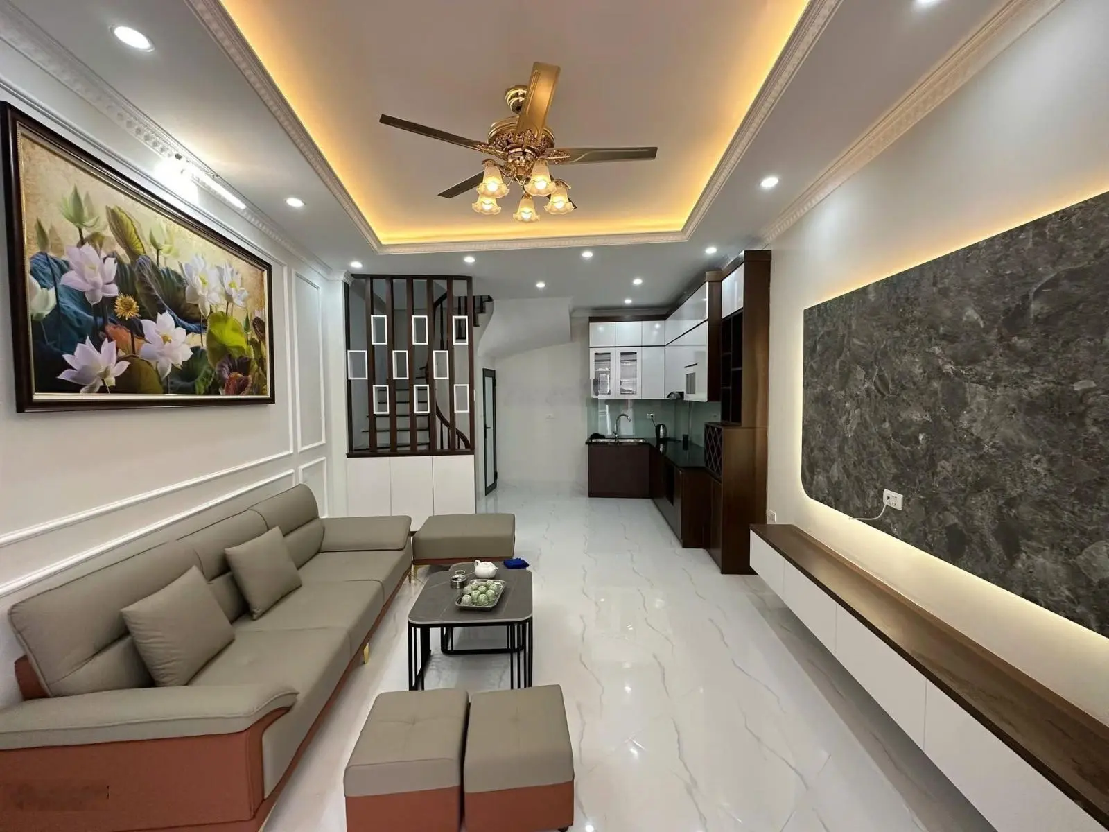Nhà đẹp dân xây Phố Quan Hoa, 36m2x5T, mt 4,3m, trước nhà thoáng rộng, gần Phố, chỉ 7,1 tỷ