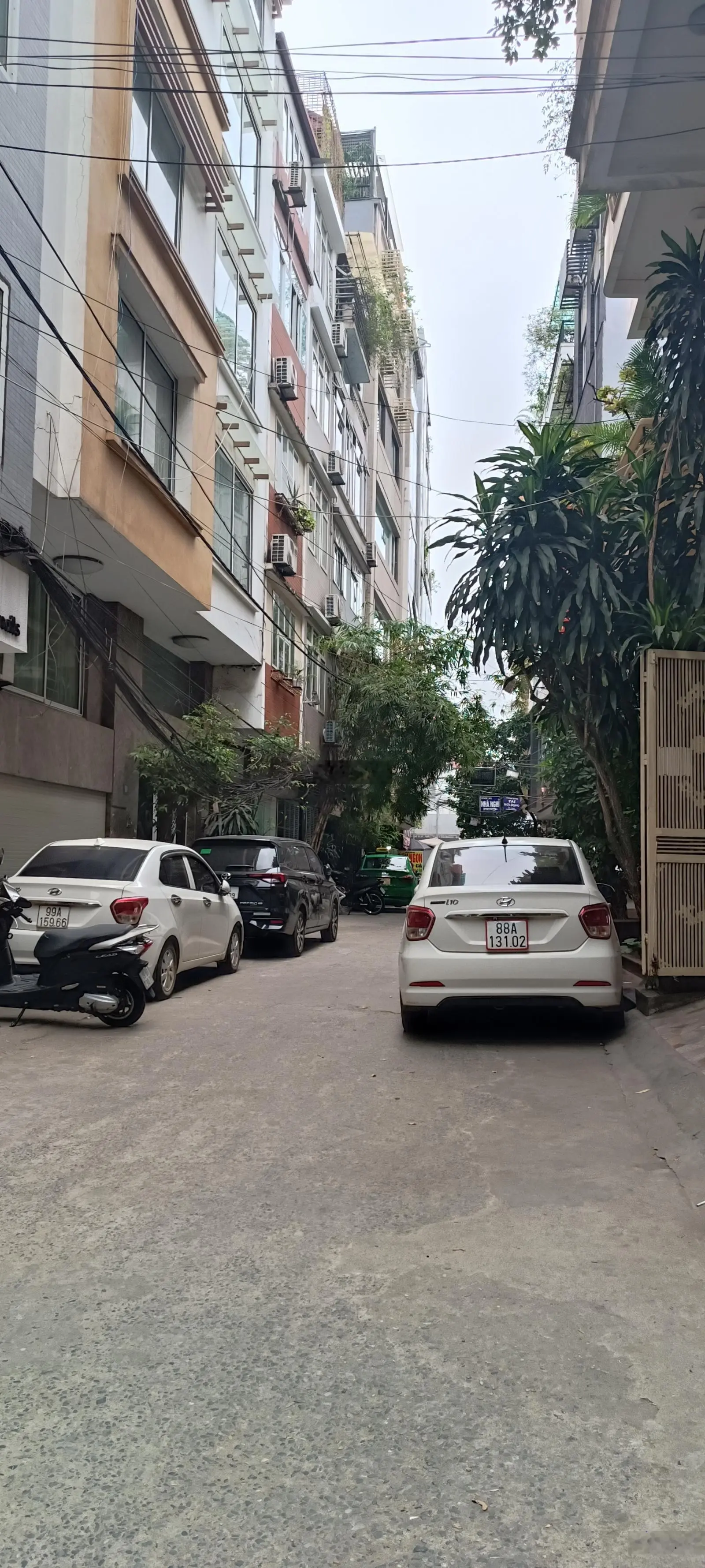 Bán nhà phân lô phố Chùa Láng, Đống Đa. DT 52m2*4,5 tầng. MT 4,6m. H: T. Gara ô tô. Sổ đỏ. 21,5 tỷ