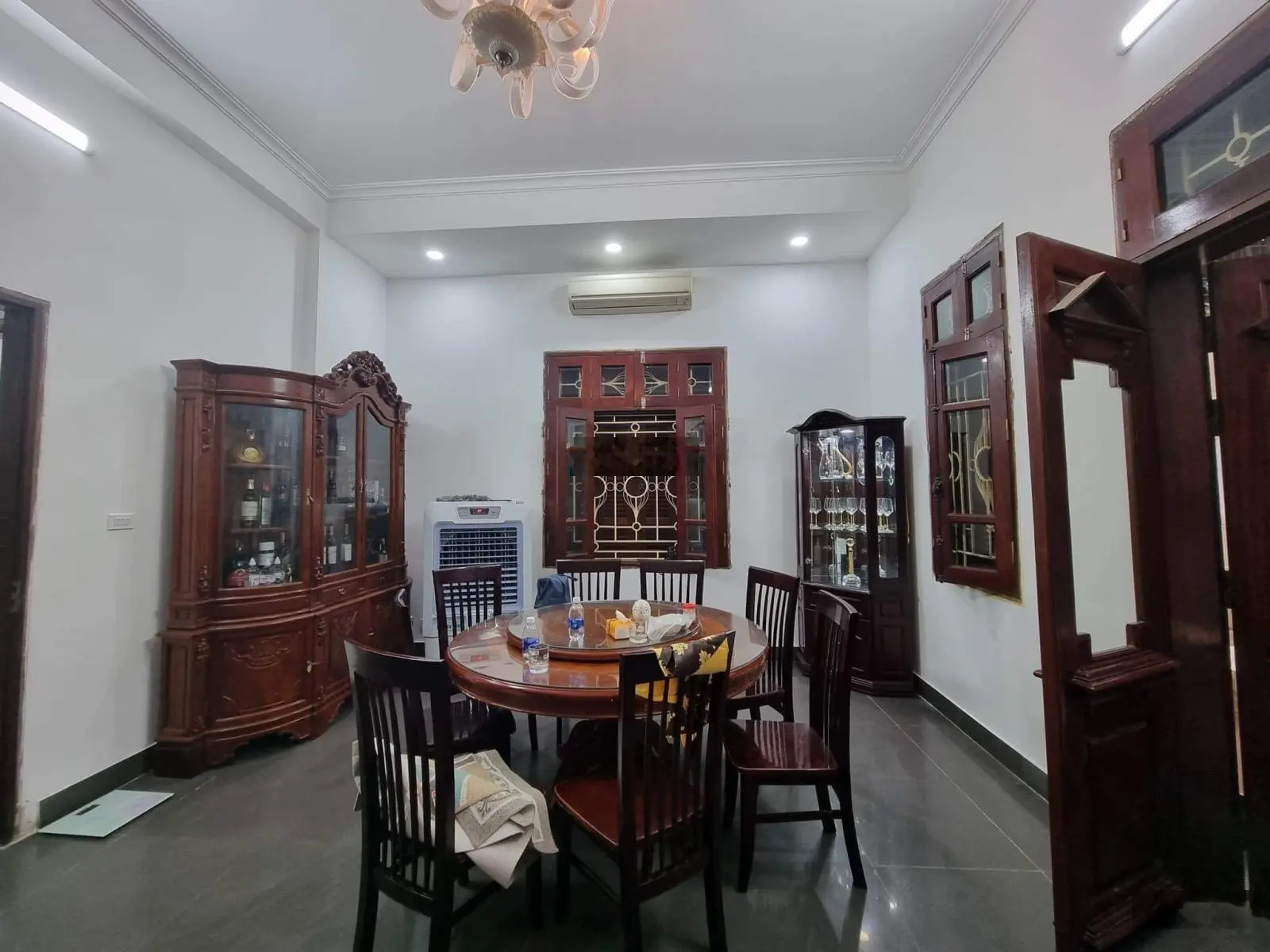 Bán nhà Tô Hiệu, Nghĩa Tân, Cầu Giấy 73m2, 45 chỗ đỗ cửa, vỉa hè , nhỉnh 19 tỷ, văn phòng