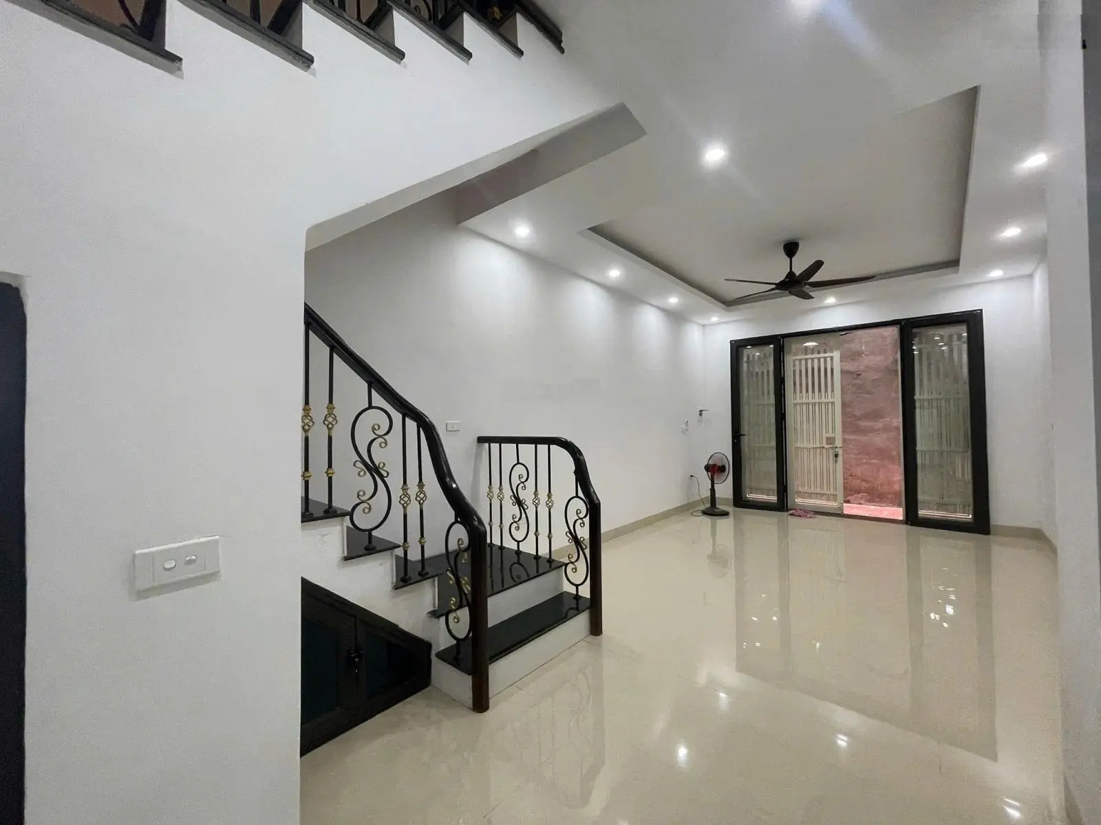 Chính Chủ Bán Nhà Mới Triều Khúc - Thanh Xuân 4 Tầng MT 4M 5 tỷ 550 Đầy Đủ Nội Thất Cao Cấp