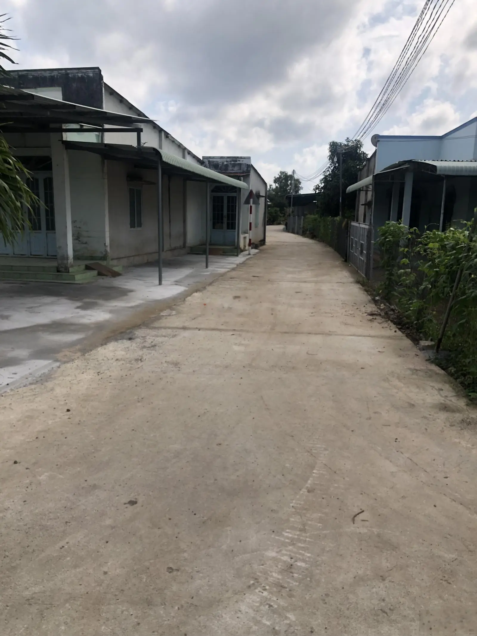 Nhà đất 2 MT đường hướng đẹp - Mát mẻ cho nhà vườn - cần bán 0965 616 ***