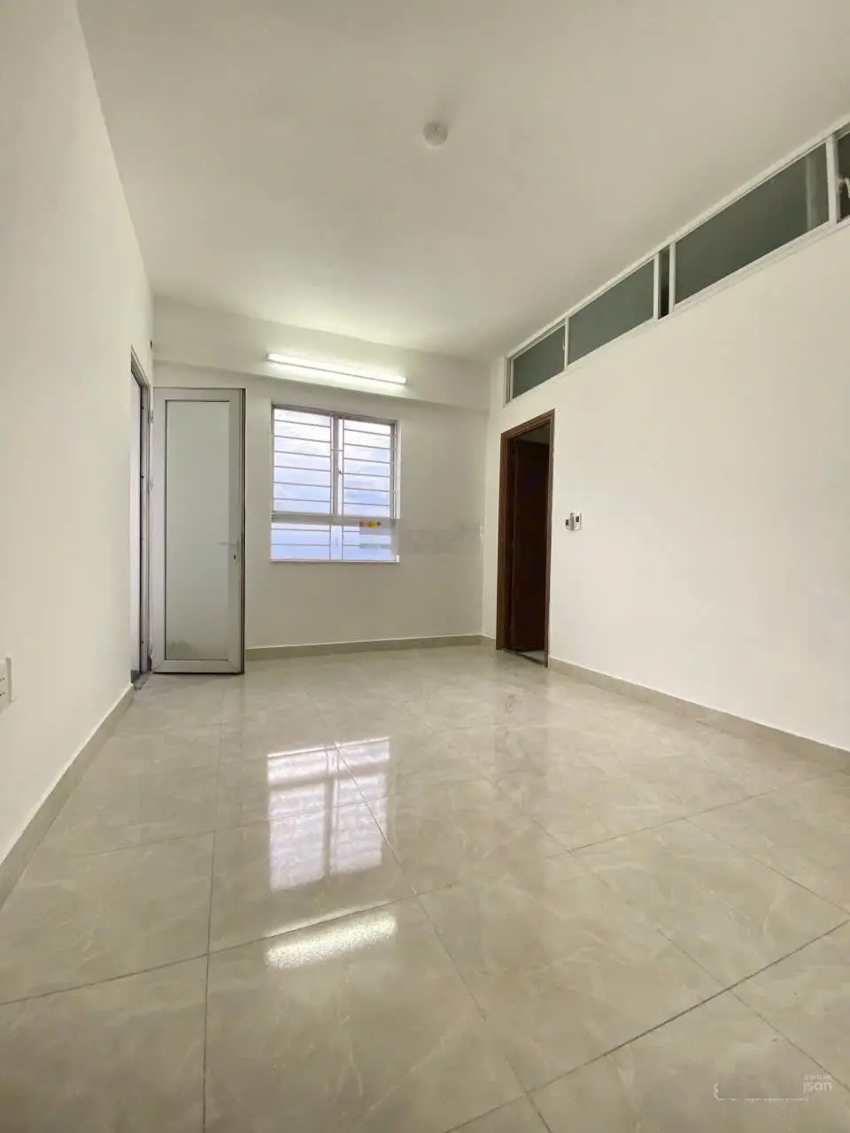 Cần tiền bán gấp căn góc 65m2, 2pn, 2wc. Đã có sổ hồng, có trước 600tr là mua được