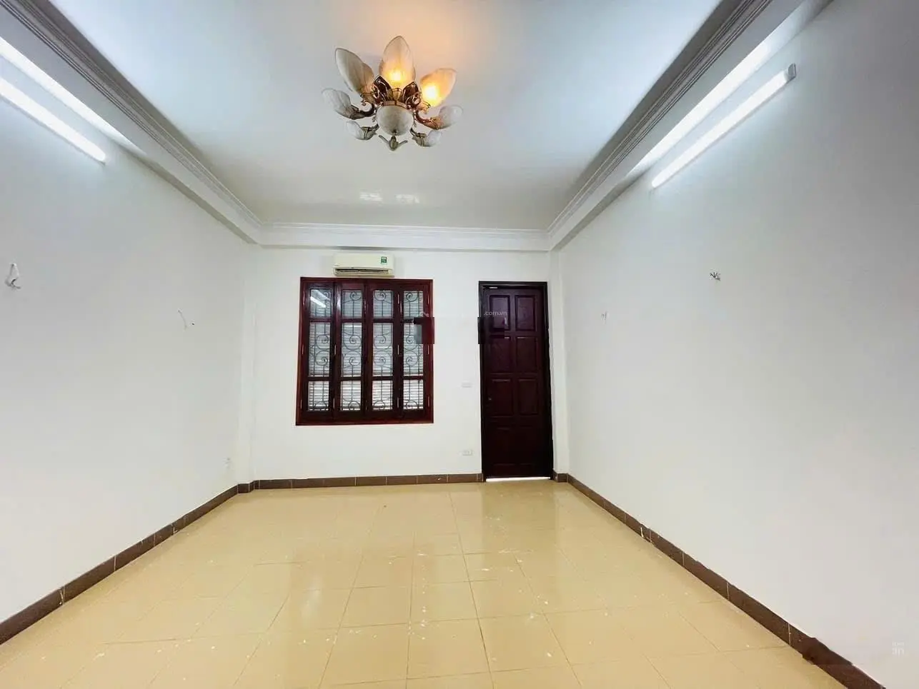 Bán nhà phố Trần Duy Hưng 75m2 5 tầng mặt tiền 4.8m . Giá 16 tỷ