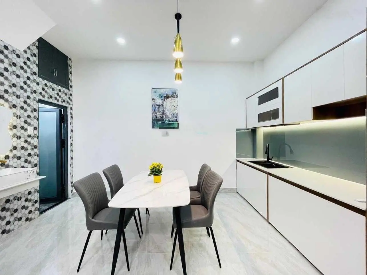 Chủ định cư nước ngoài sang nhanh nhà Lý Thái Tổ, P 10, Quận 10, DT 70m2, giá 3 tỷ 500tr, sổ riêng