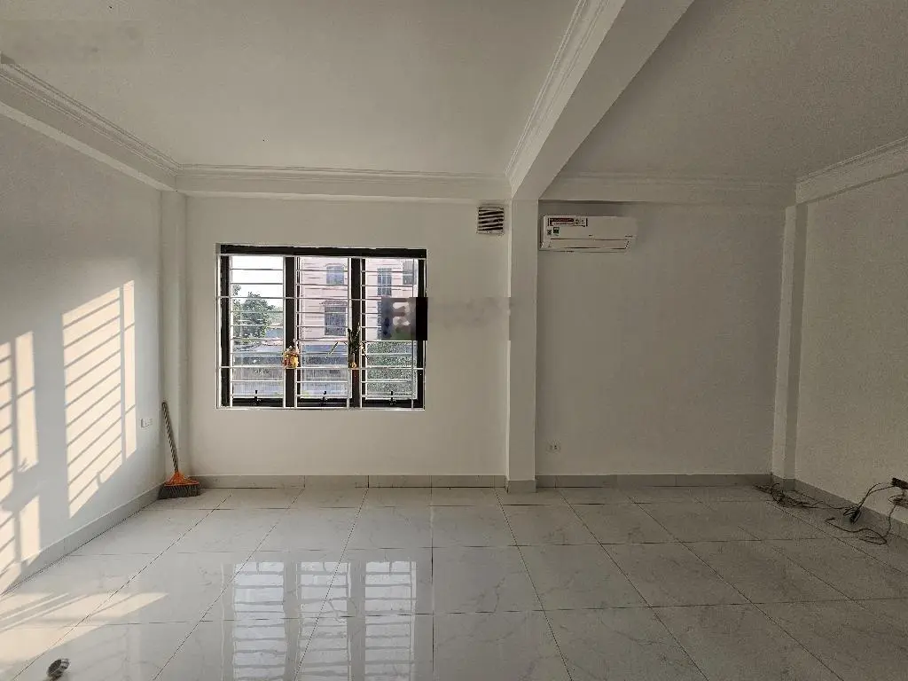 Giảm sốc nhà đẹp giang biên 39m2, 4 tầng, ngõ nông giá chỉ 4.75 tỷ