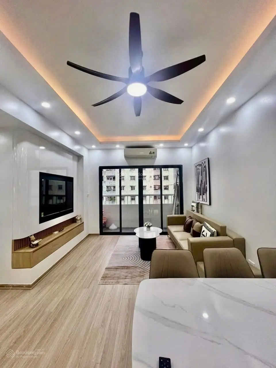 Bán chung cư Nơ 1 Bán Đảo Linh Đàm