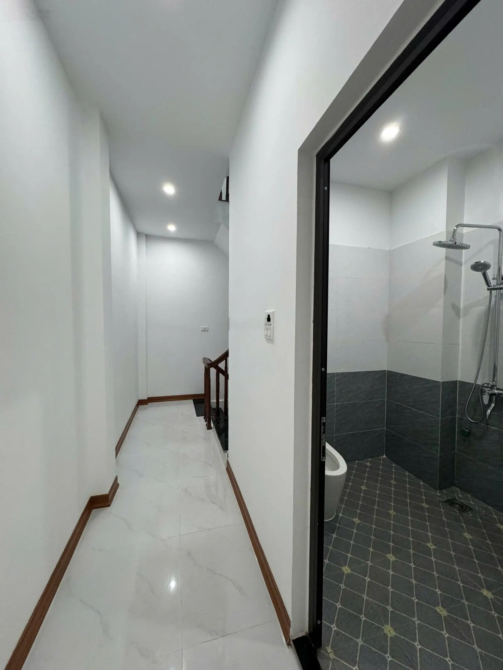 Nhỉnh 3 tỷ có nhà 5t*35m2 ở luôn, ngõ rộng ô tô đỗ cửa, ngay mặt đường lớn.ra trường phenika chỉ 3p