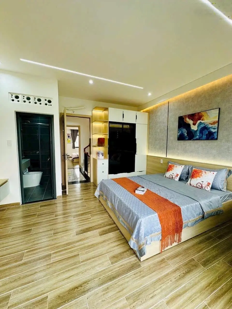 Tôi cần bán nhà đinh công tráng,quận 1-giá 3.4tỷ/82m2(5x16.4m). sổ sẵn. đang cho thuê 32 triệu