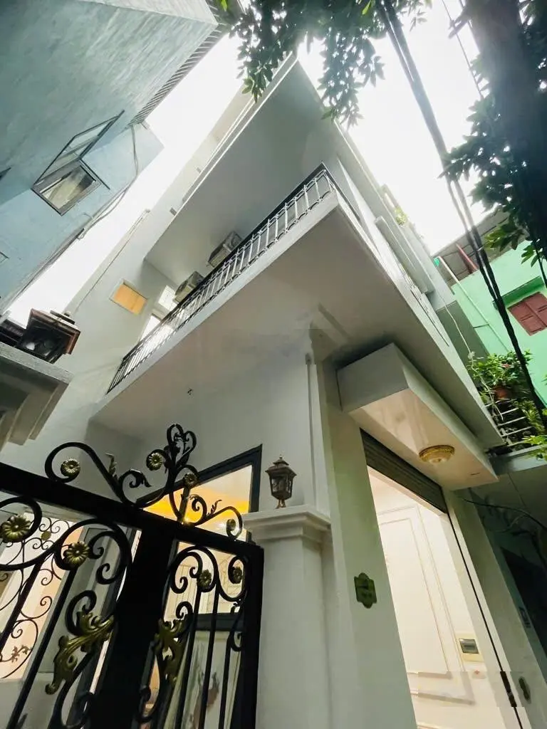 Nhà đẹp giá tốt đội cấn 40m2*5t,mặt tiền 5mlô góc thoáng sáng,ngõ rộng yên tĩnh hơn 8tỷ