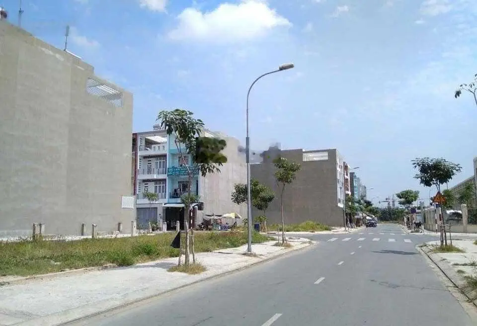 Ngân Hàng Phát Mãi 30 Nền Đất MT QL13 , chỉ cần TT 899tr sở hữu ngay lô đất cực đẹp, sổ hồng riêng
