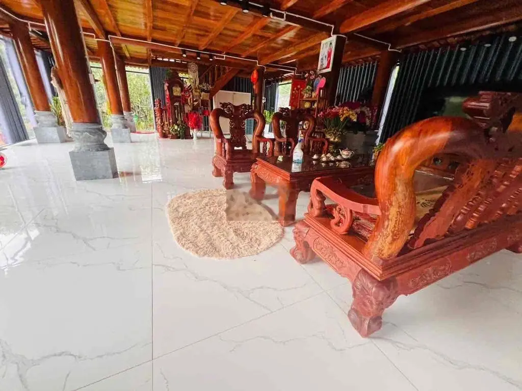 Bán khu nghỉ dưỡng cách trung tâm bình long 3km , sang lại toàn bộ.