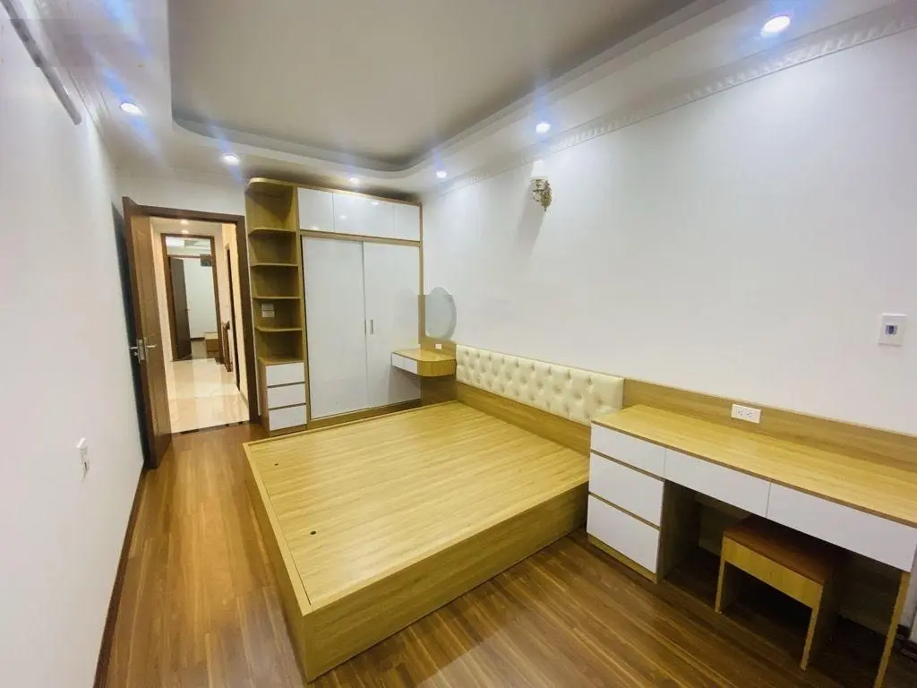 Nhà ngã tư Tân Mai, Trương Định, sát ô tô tránh, 60m2, 5T, lô góc chỉ 7,5 tỷ