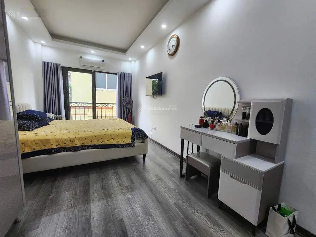 Nhà mới , full nội thất Phố Đội Cấn 36m nhà 6 tầng mặt tiền 3.8m giá chỉ 7.5 tỷ