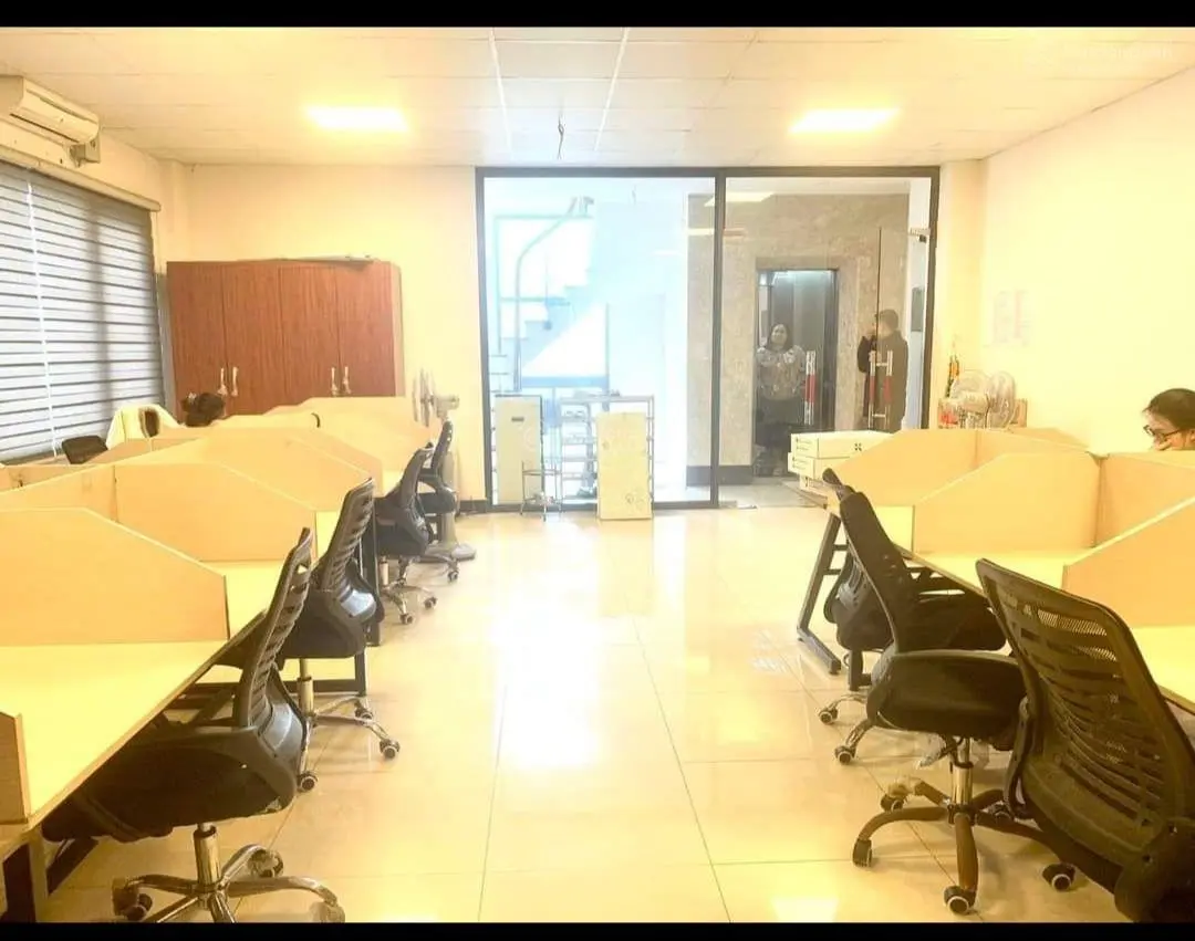 Chính chủ gửi bán nhà mặt phố Khuất Duy Tiến căn góc, 8 tầng thang máy full nội thất