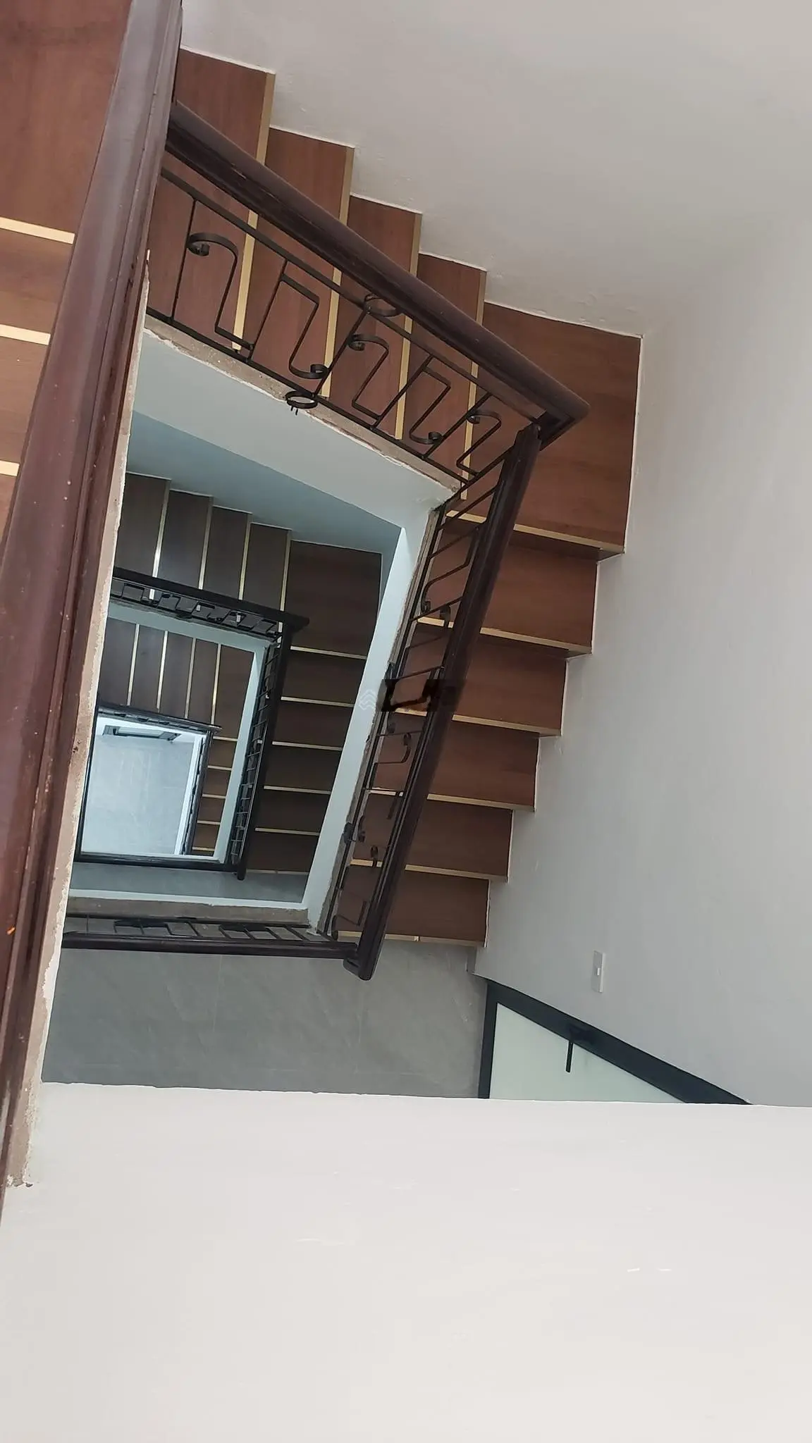 Bán nhà hoa hậu đường Láng Đống Đa ô tô đỗ cửa ngõ thông, kinh doanh sầm uất 70m2/3T/5.5m MT 9tỷ TL