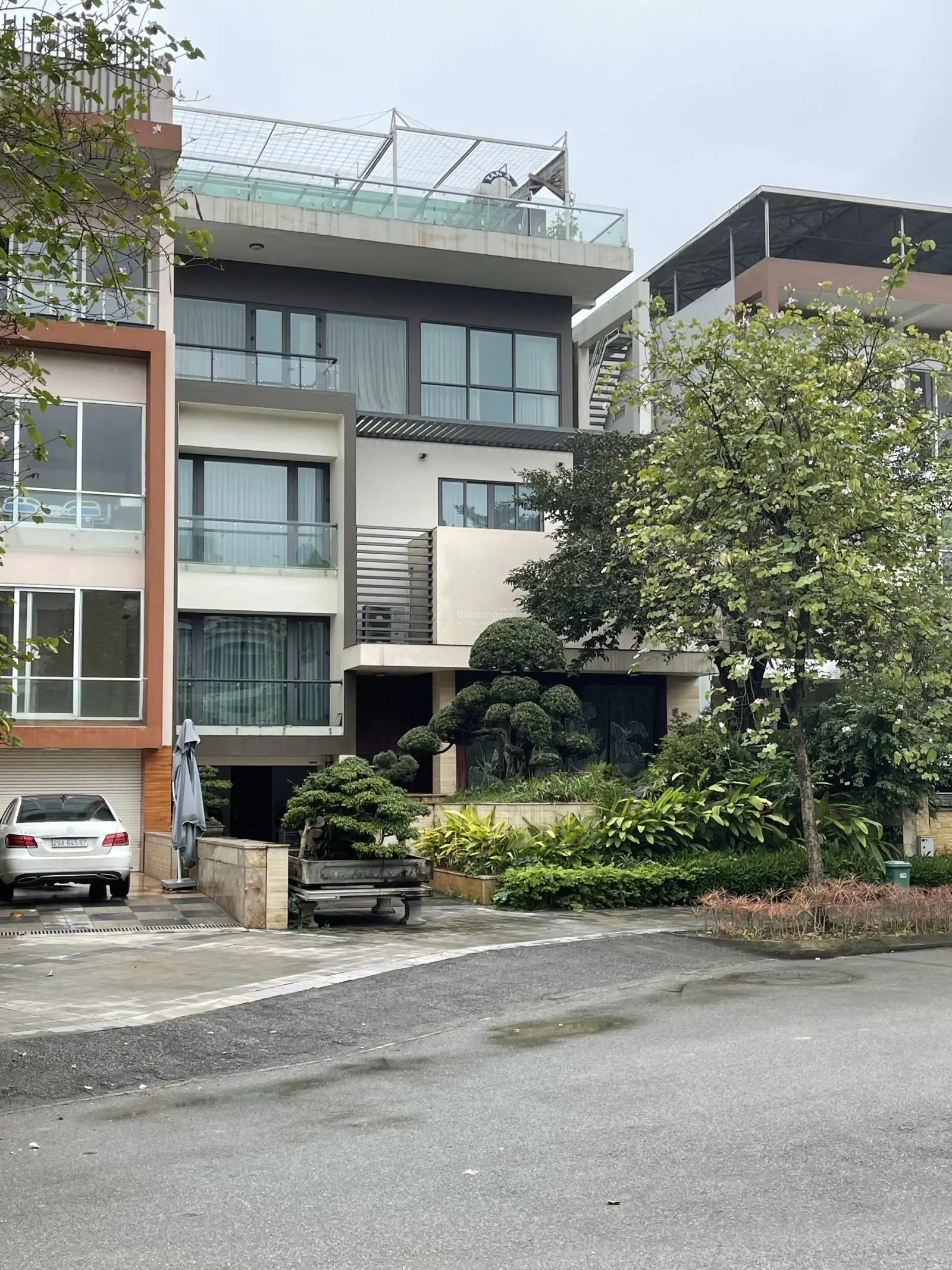 Bán shophouse 2 mặt tiền, nhà thô mới tinh, giá rẻ nhất khu, quản lý vận hành tốt, ở cực kỳ sướng