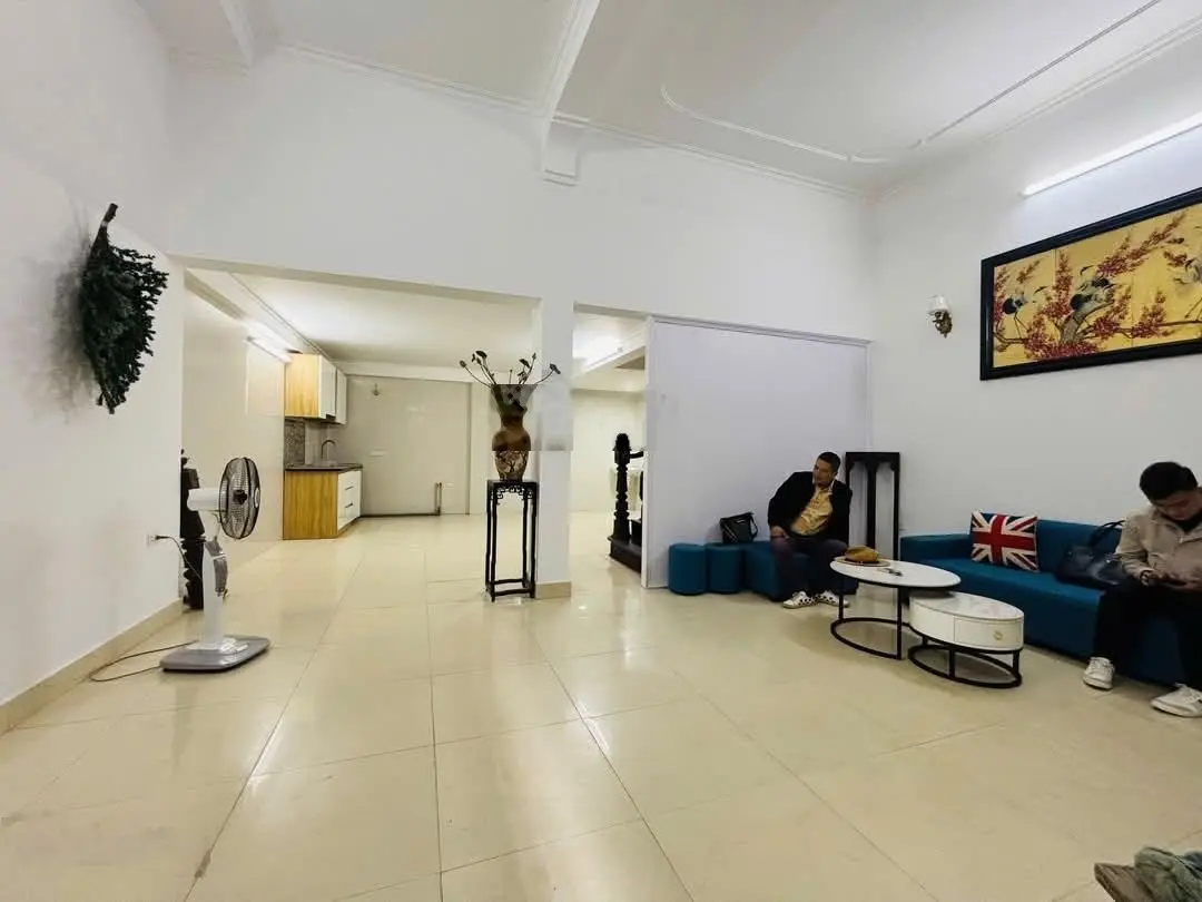 Bán nhà lạc long quân. 60 m2, 5 tầng, mặt tiền khủng, kinh doanh. giá 11.9 tỷ
