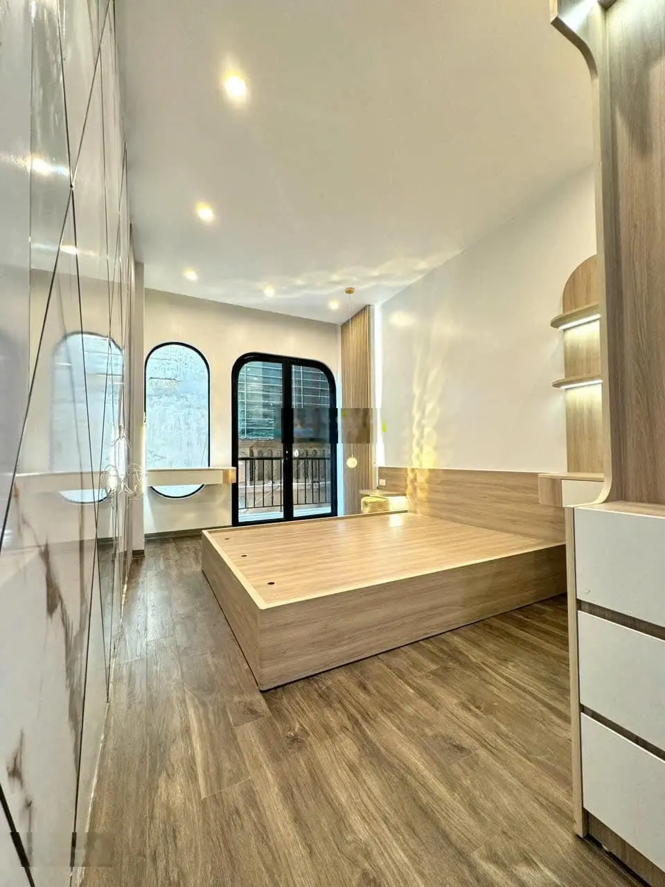 Bất Ngờ Bán Nhà 29m2 5 tầng mới xây sổ đỏ vuông đét đồ đạc mới nguyên vừa ở vừa kinh doanh