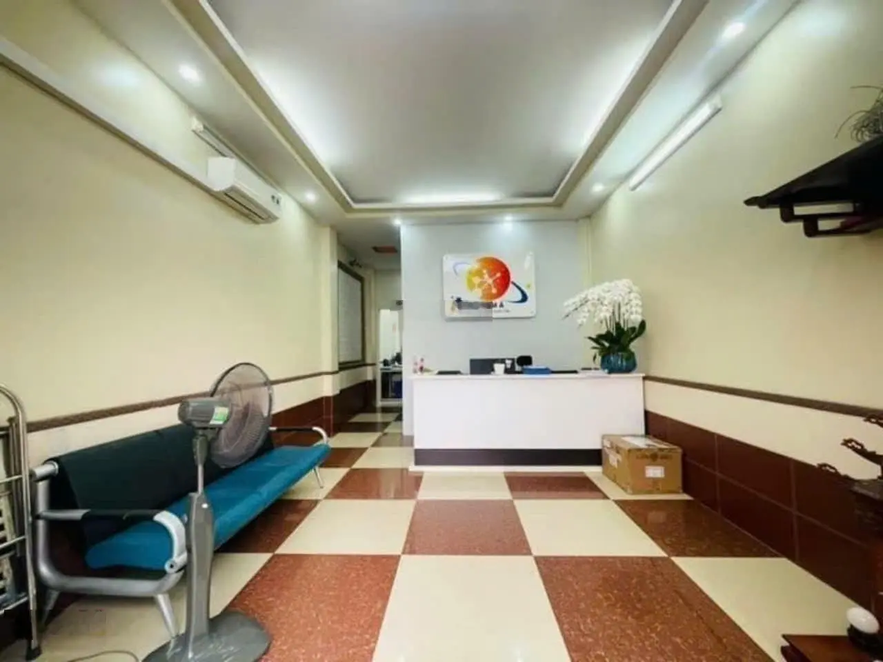 Bán nhà phố Trần Quốc Hoàn, vỉa hè, 2 mặt tiền, kinh doanh, 60m2 17 tỷ