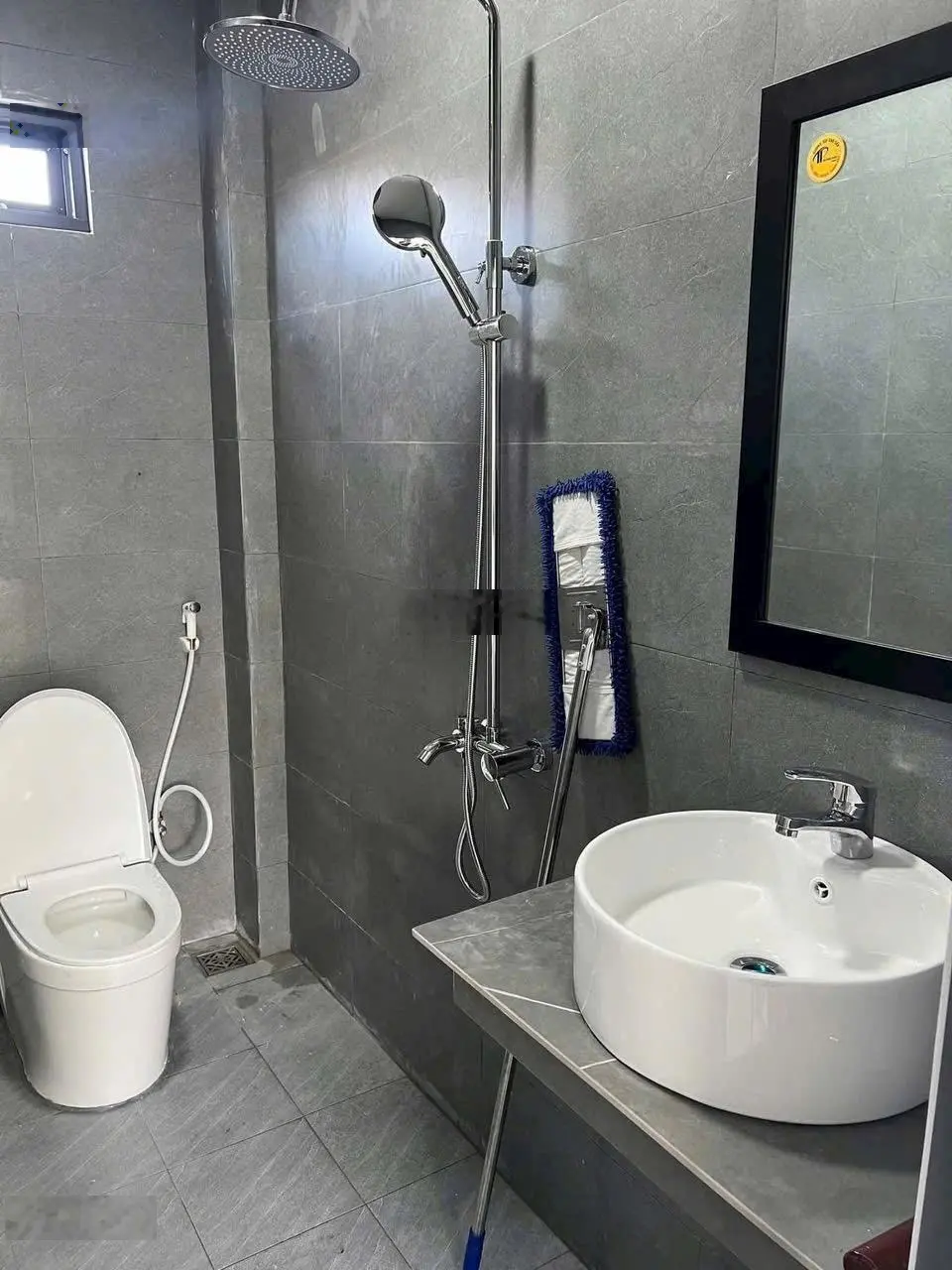 Giảm 100tr thanh lý nhà lầu đường nhựa 8m gần đại học Lạc Hồng. 5 x 21m, sổ riêng thổ cư