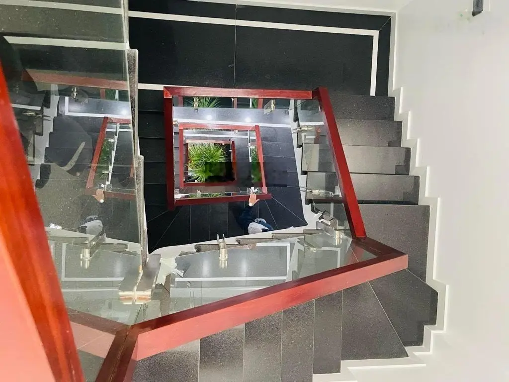 Phân lô ô tô tránh đền lừ dt 45m x 5 tầng gara thang máy vỉa hè rộng nhỉnh 13 tỷ