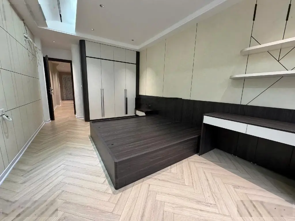 Bán nhà hồng tiến - 60m2 xây 6 tầng - thang máy - ô tô đỗ cửa - 10m ra phố hồng tiến chỉ 13 tỷ