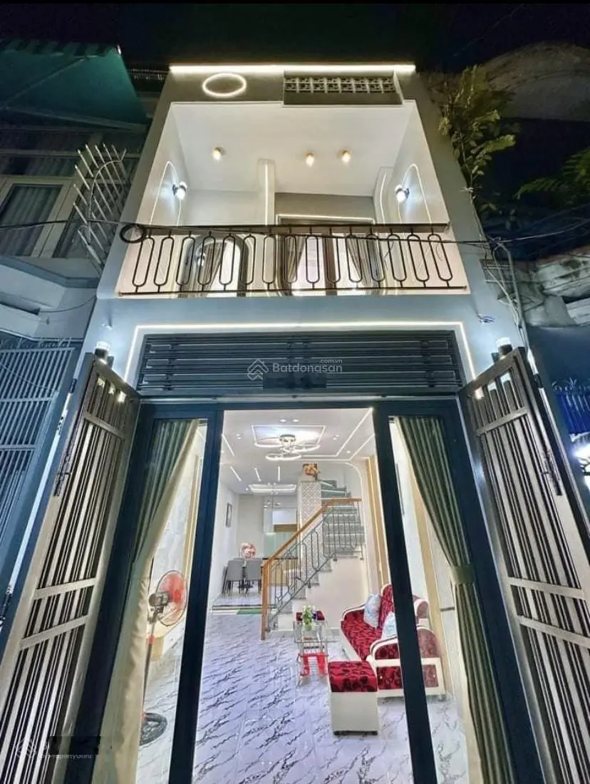 Bán nhà phố ngay sau vòng xoay An Lạc - MT Hồ Ngọc Lãm Bình Tân - DT 70m2 - SHR