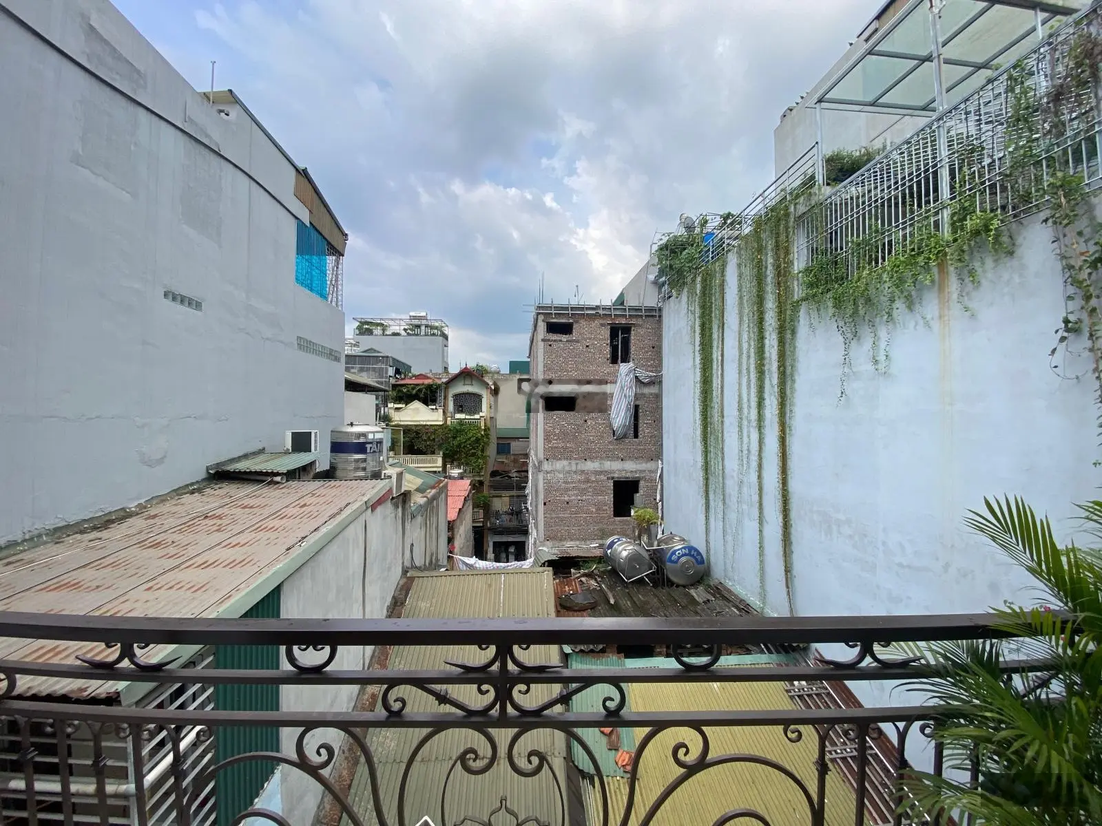 Bán nhà phố Yên Lạc - khu vip dân trí phân lô cán bộ - ngõ thông 2 đầu ô tô - 43m2x4PN. Giá: 8,5 tỷ