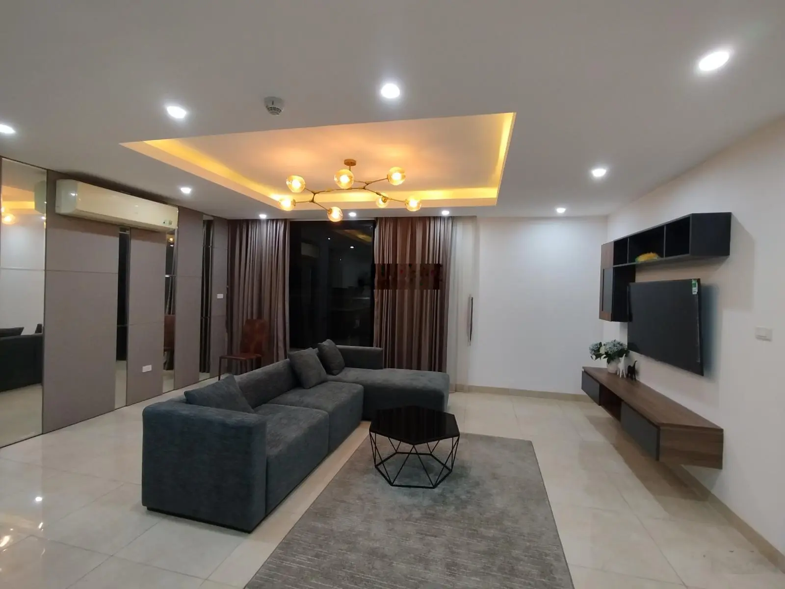 Chính chủ cần bán gấp căn 2n2vs 66m2 tại Center Point - 110 Cầu Giấy giá 4,5 tỷ