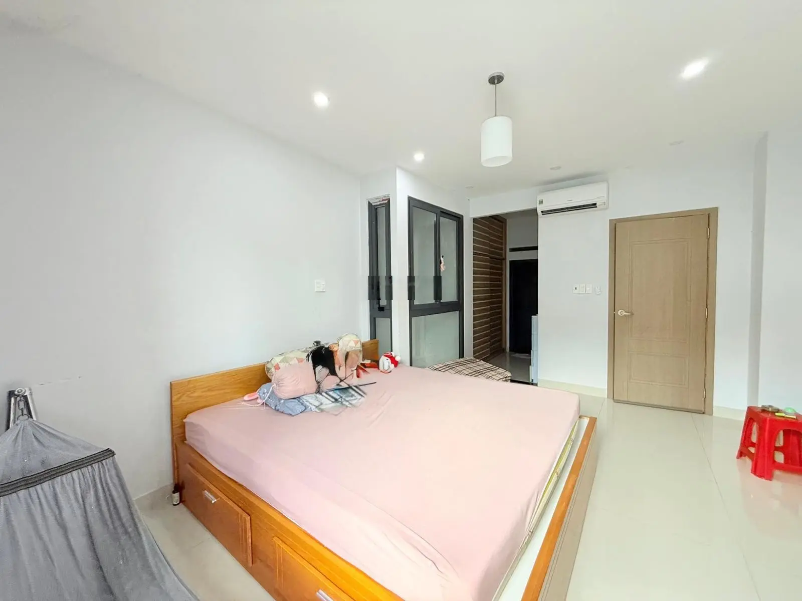 Chủ gấp bán trong tuần nhà đẹp nở hậu gần ngay sân bay, 5 tầng giá chỉ 8.199 tỷ thương lượng chủ.