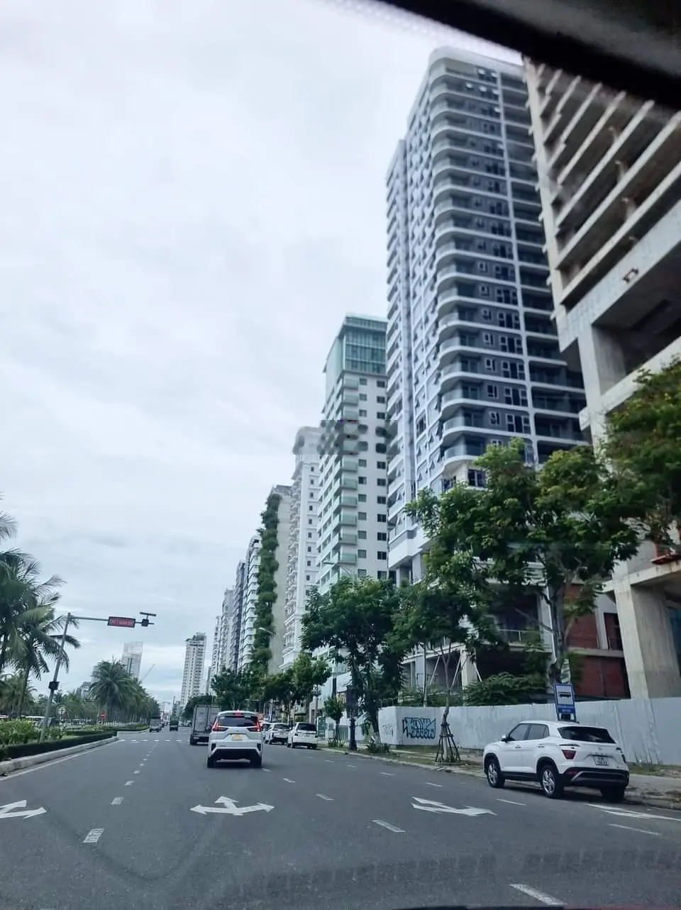 CC bán lô đất Nguyễn Văn Linh 580m2 rẻ nhất thị trường. Giá 300 tr/m2, gần cầu Rồng