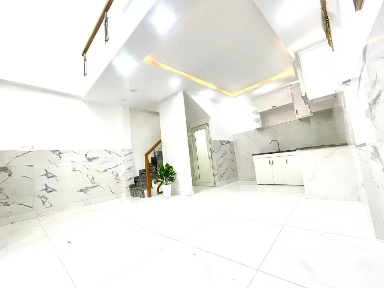 Bán gấp nhà đúc 3 tấm, sổ hồng công chứng, đã hoàn công đủ, giá nhỉnh 2 tỷ, Bình Tân, TP. HCM