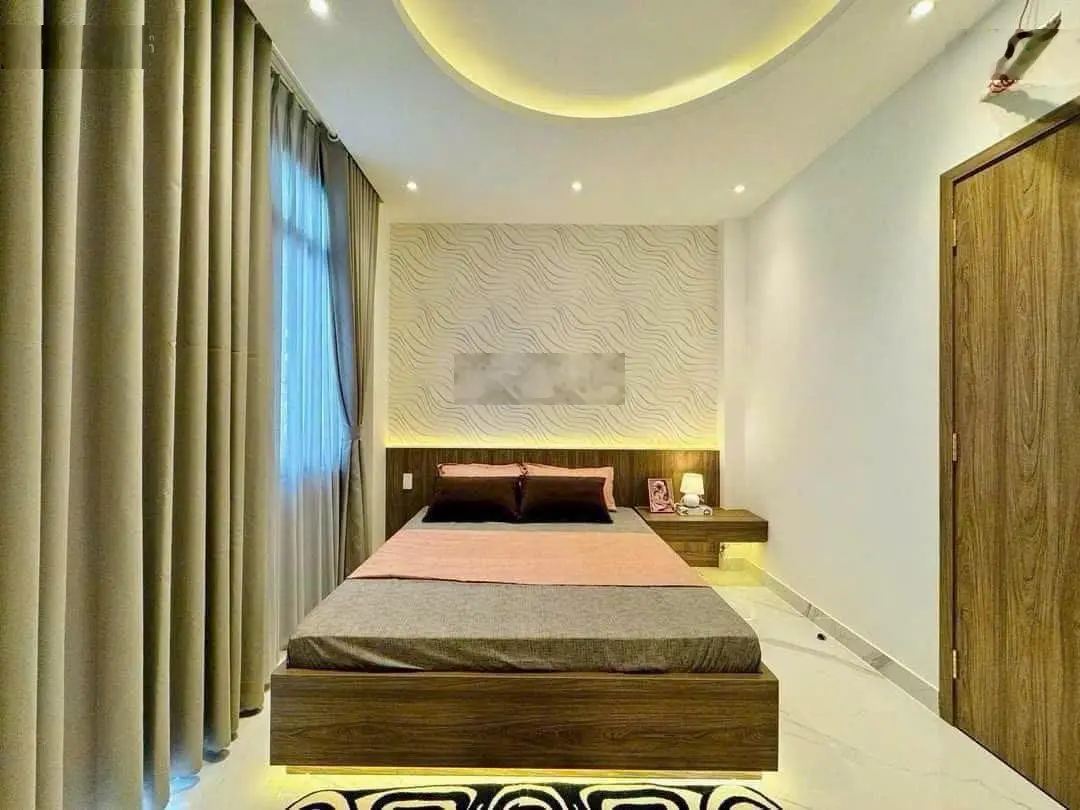 Bán nhà khu Lotte Cộng Hòa. Nhà 55m2 Hoàng Sa xây 1 trệt 2 lầu + sân thượng. Sổ riêng, giá 2 tỷ 890