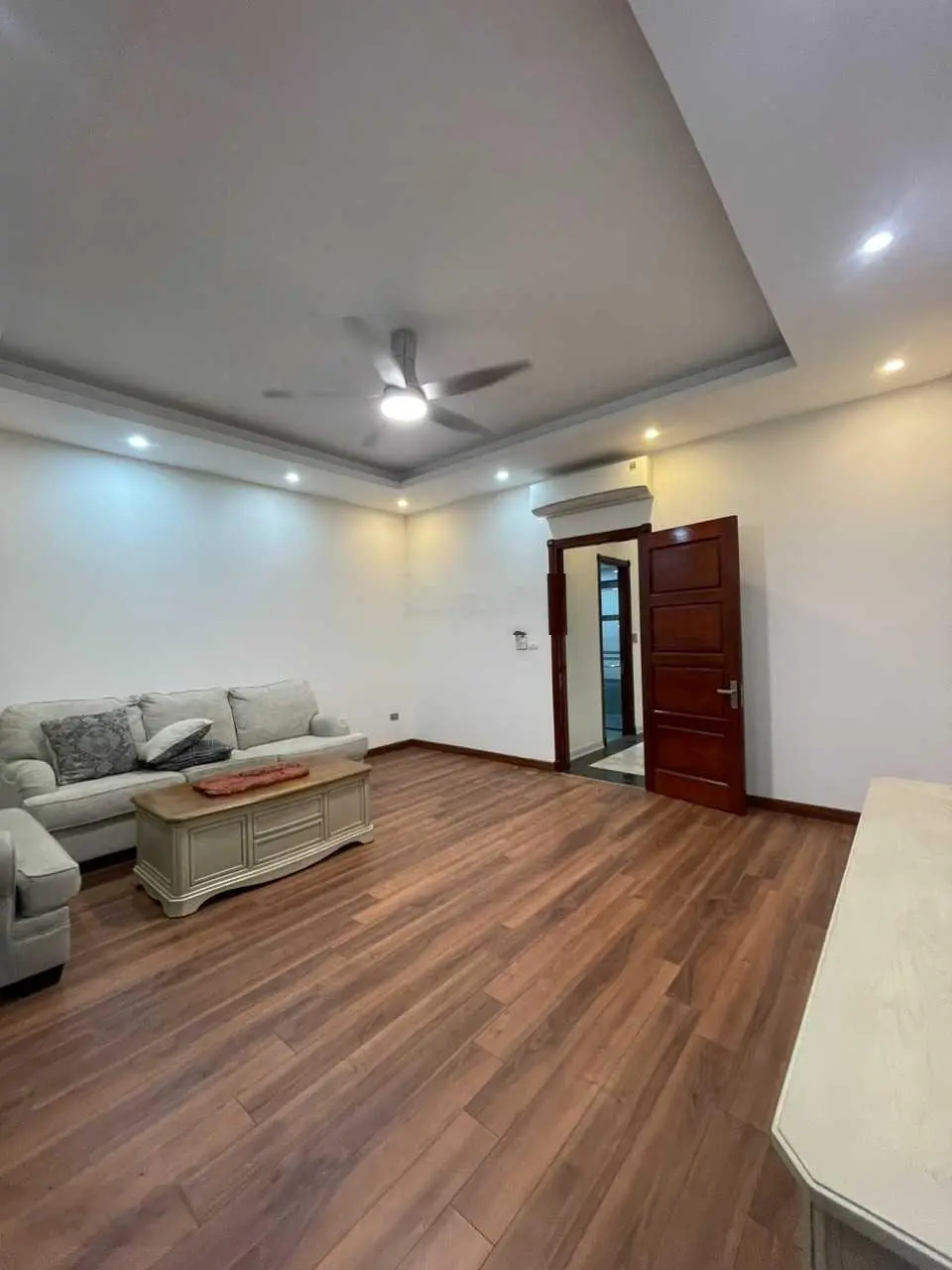 Bán nhà tái định cư Ngọc Thụy 80m2 x 4,5Tx 5,33m MT, thang máy 450kg, ngõ thông 2 ô tô để trong nhà