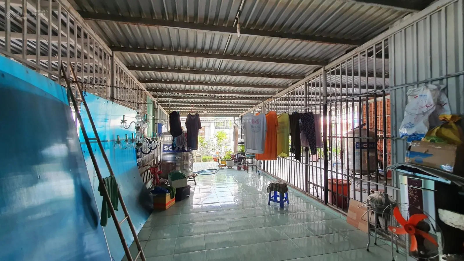 Nhà vị trí rất đẹp, xe hơi trước cửa, quay xe dễ dàng, gần đường lớn, 4m*15m đúc 3 lầu ST 4PN 4WC