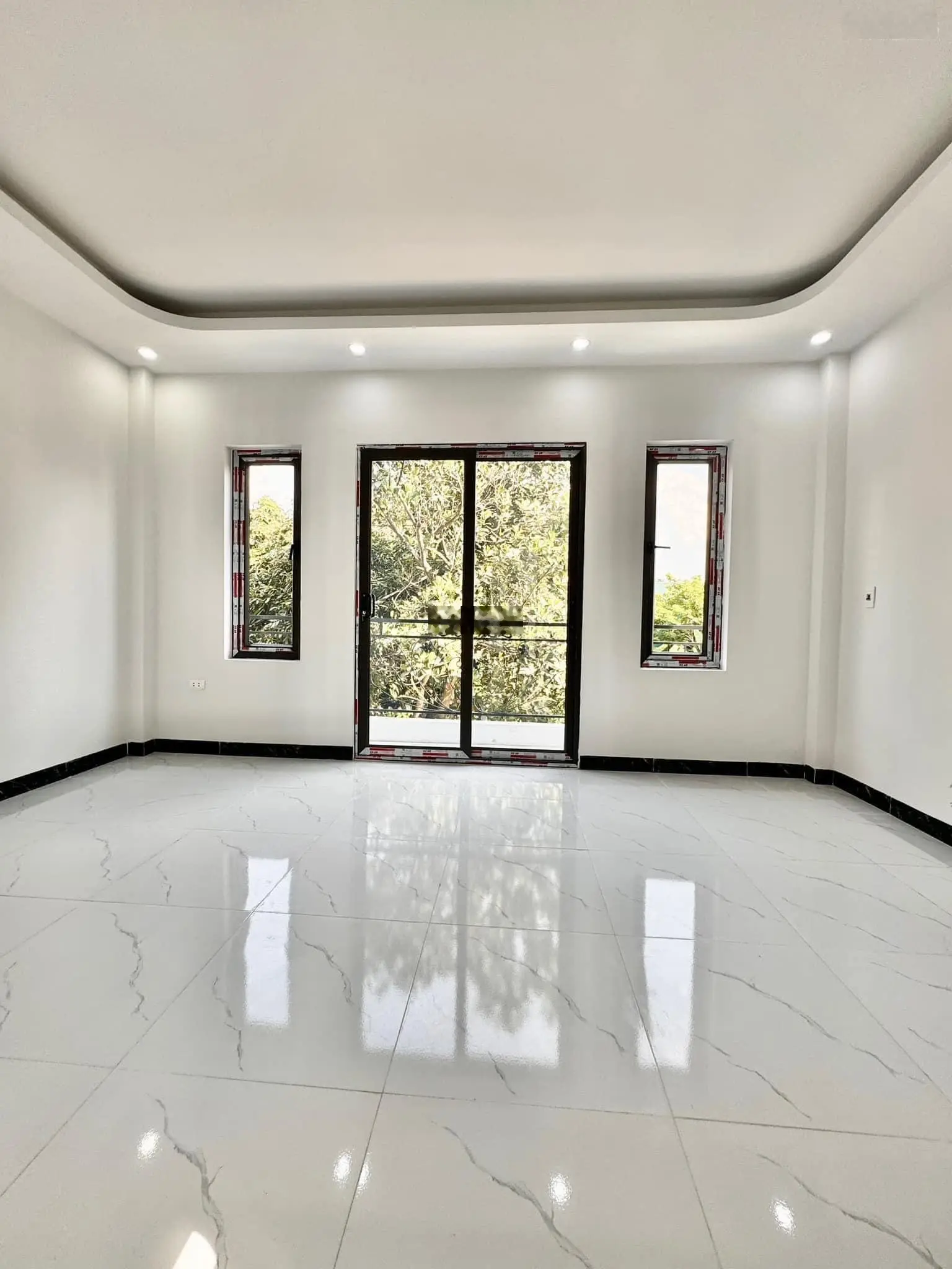 Căn 3 tỉ này thật sự tuyệt đẹp, vị trí đắc địa, ngay sát mặt đường liên huyện, nội thất đẹp mĩ mãn