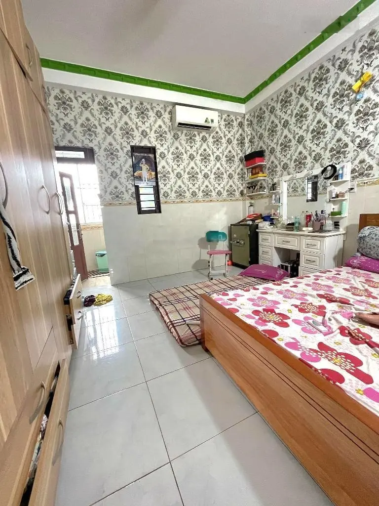Bình Hưng Hoà trơn, đường số 11, nhà 3 tầng, DT 4x20, đường 6m, nhỉnh 6tỷ, Bình Tân