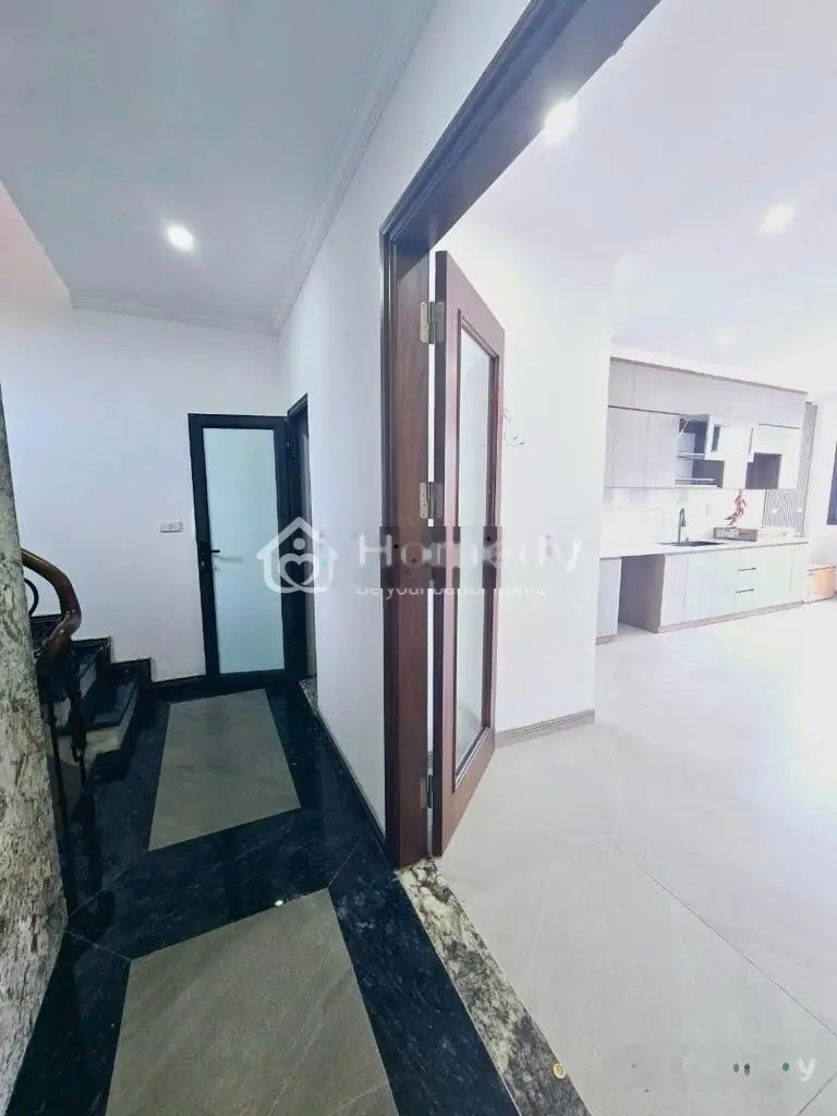 Chính chủ cần bán gấp nhà VIP Cầu Giấy-7 tầng Gara Otô - Thang máy -Lh 0966711386