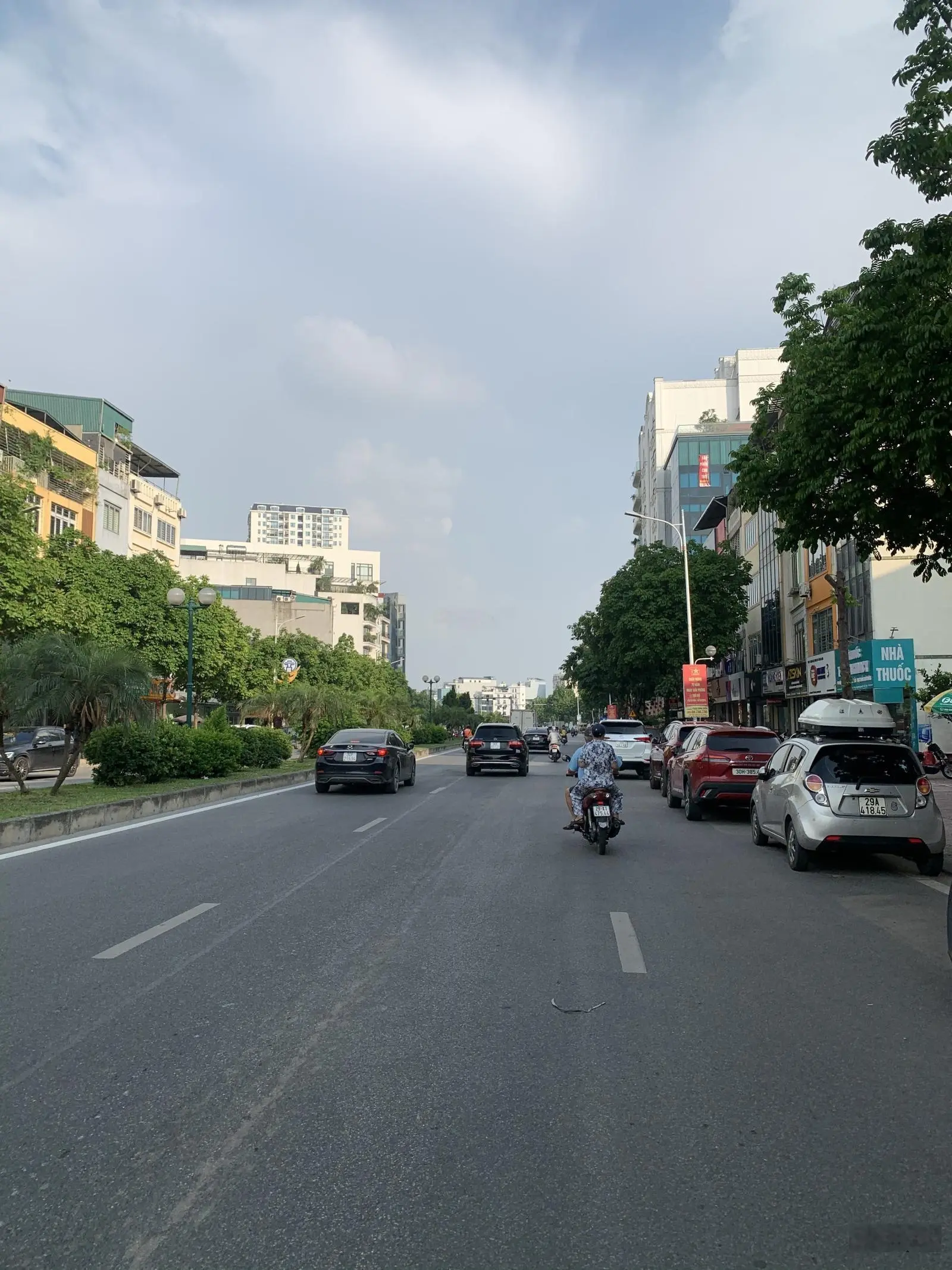 Bán nhà đường Hồng Tiến- Nguyễn Văn Cừ: Ngõ Ô Tô Qua, 40m Ra Phố, 6Tầng, Thang Máy, 40M, nhỉnh 8tỷ5