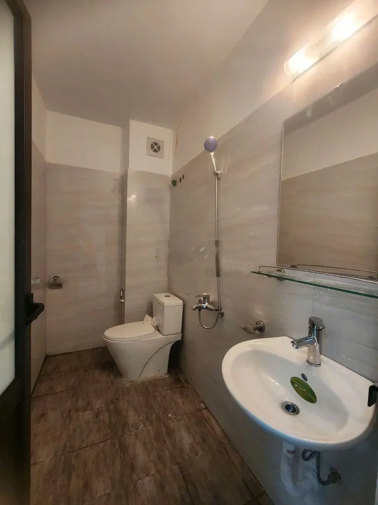 Hiếm. 1 căn 30m2, 2ty6, oto lùi cửa, ra Lê Trong Tấn+Tố Hữu 10 phút