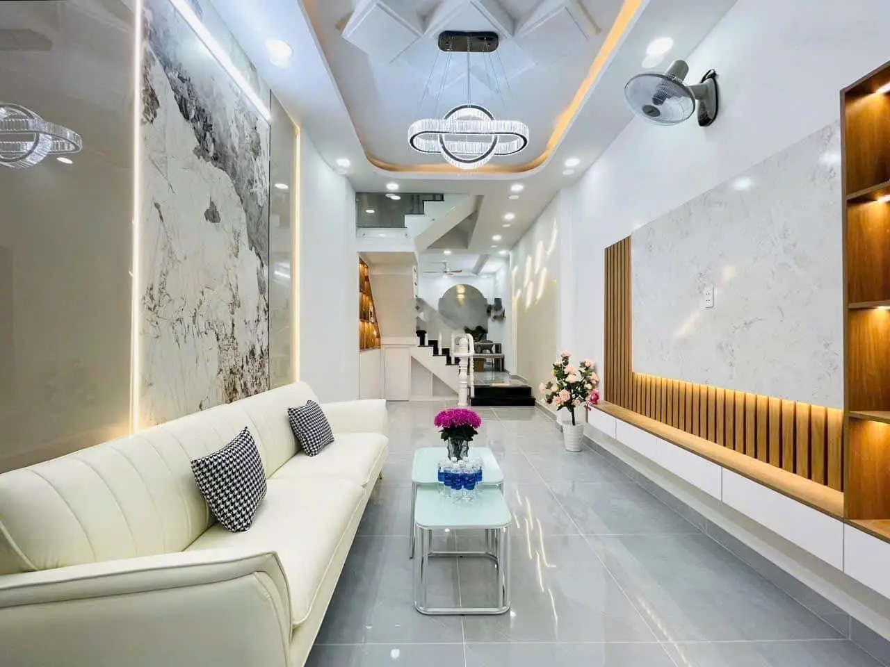 Bán nhanh nhà chính chủ 94,7m2 Nam Kỳ Khởi Nghĩa, P8, Q3. 3 lầu, 3PN, 3WC. Hẻm 6m